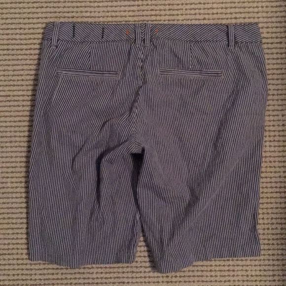 GAP pinstriped blue medium-length shorts - Picture 2 of 3